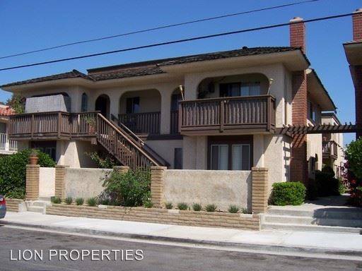 16902 Hoskins Lane in Huntington Beach, CA - Building Photo