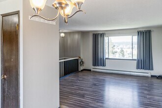 13726 E Mission Ave in Spokane Valley, WA - Building Photo - Building Photo