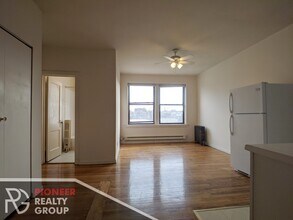 1044 W George St, Unit #1050-302 in Chicago, IL - Building Photo - Building Photo
