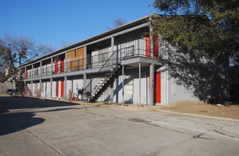 418 W Congress St in Denton, TX - Building Photo - Building Photo