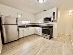 1806 SE Sherrett St in Portland, OR - Building Photo - Building Photo