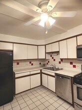 10373 Dearlove Rd in Glenview, IL - Building Photo - Building Photo