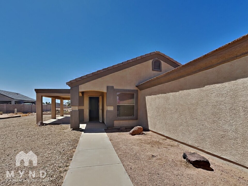 9828 W Lapaz Ln in Arizona City, AZ - Building Photo