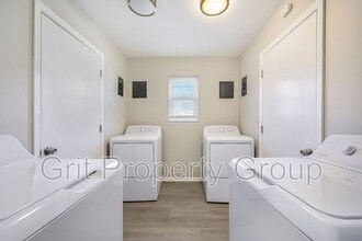 800 NE 68th St in Gladstone, MO - Building Photo - Building Photo