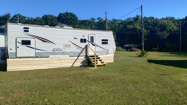 property at 118 SE Guinevere Ct