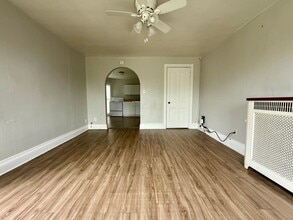 321 Clay St in Cedar Falls, IA - Building Photo - Building Photo