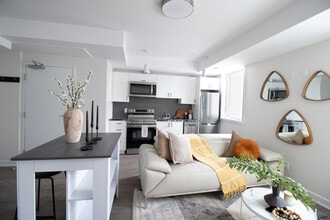 994 Bronson Ave in Ottawa, ON - Building Photo - Building Photo