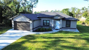 7433 Battalla Rd in North Port, FL - Building Photo