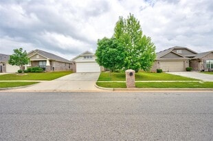 12490 Native Hill Dr in Choctaw, OK - Building Photo