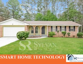 6361 Thornhedge Dr in Riverdale, GA - Building Photo