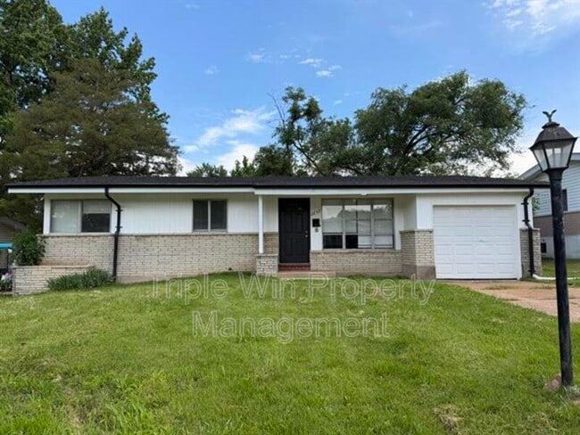 2257 Luxmore Dr