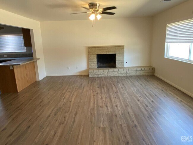 3805 Phaffle Dr in Bakersfield, CA - Building Photo - Building Photo