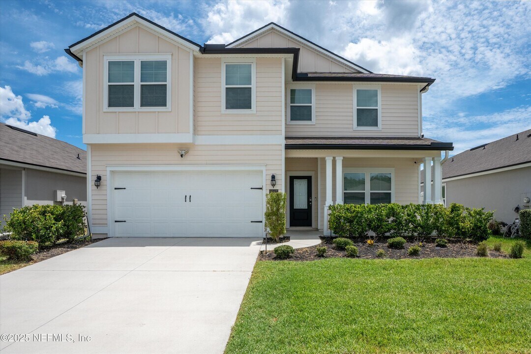 8047 Arctic Fox Rd in Jacksonville, FL - Building Photo