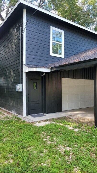 21324 W Memorial Dr in Porter, TX - Building Photo