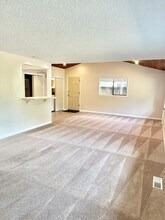 837 NE 194th St in Shoreline, WA - Building Photo - Building Photo