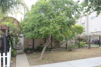 1009 10th St in Santa Monica, CA - Building Photo - Building Photo