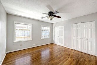 4909 Cedar St in Bellaire, TX - Building Photo - Building Photo