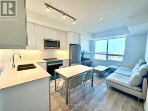 3270 Sheppard Ave E in Toronto, ON - Building Photo - Building Photo