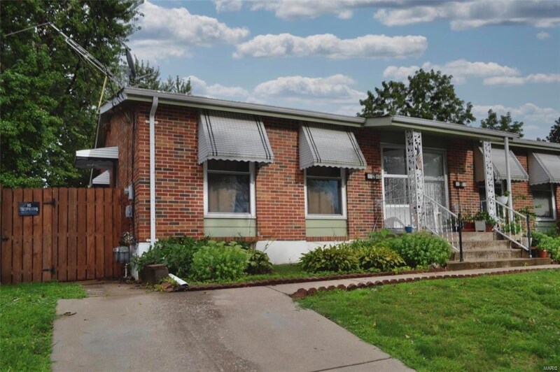 3740 Dixie Dr, Unit 3738 in St. Ann, MO - Building Photo