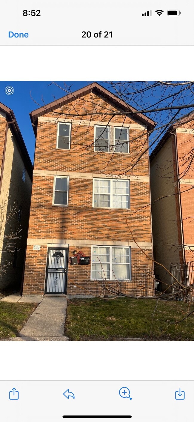 7917 S Phillips Ave, Unit 3 in Chicago, IL - Foto de edificio - Building Photo