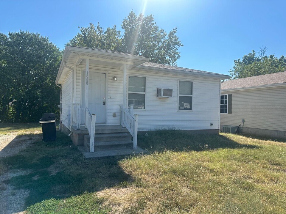 1408 S Case St in Carthage, MO - Building Photo