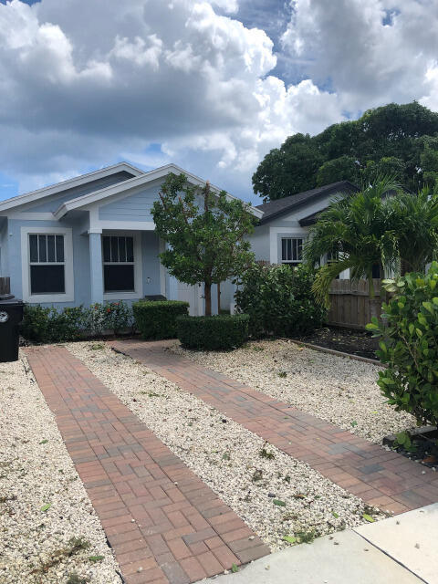 216 C St in Lake Worth, FL - Building Photo