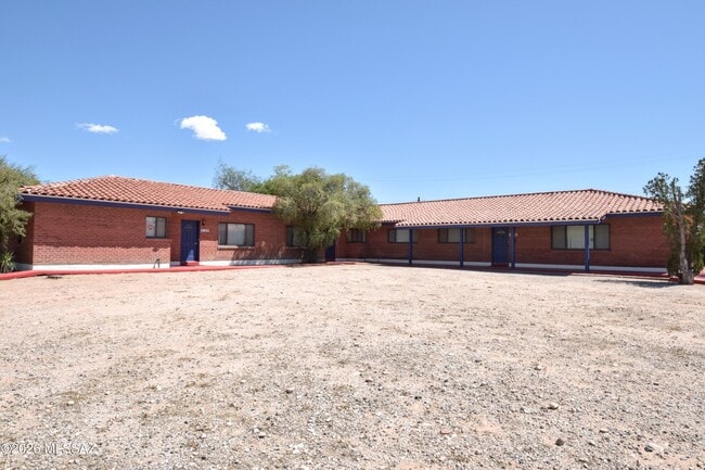 property at 1604 E 10th St