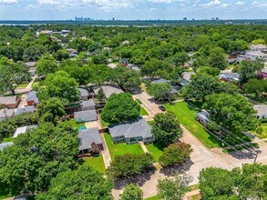 603 Bondstone Dr in Dallas, TX - Foto de edificio - Building Photo