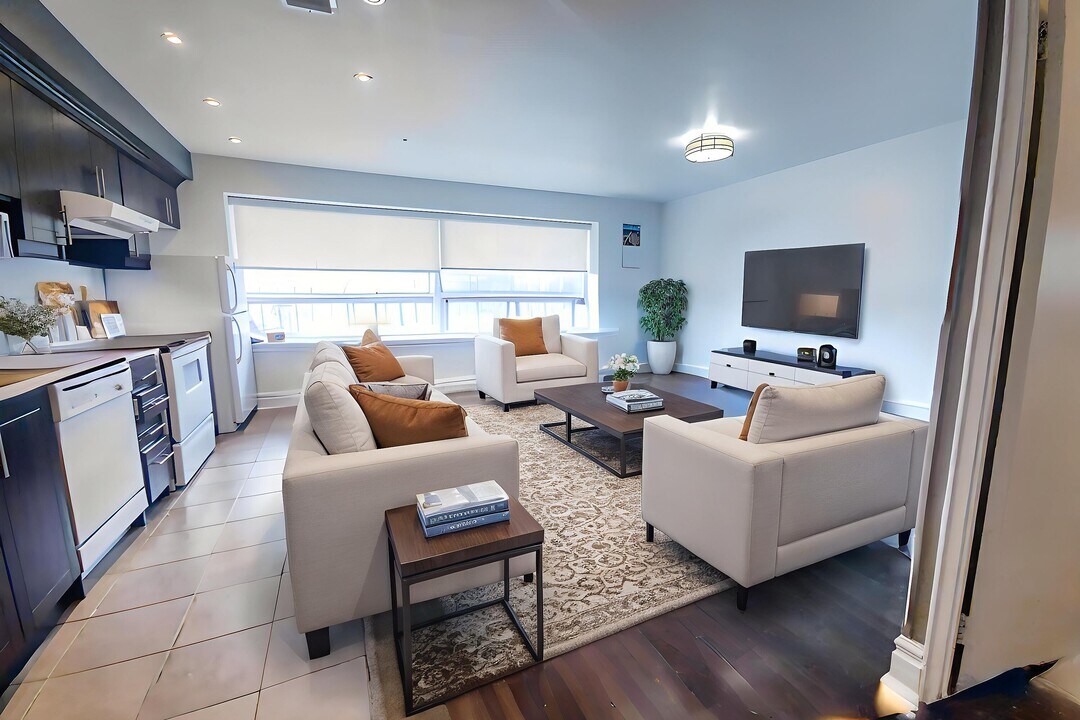 710 Spadina Ave. in Toronto, ON - Building Photo