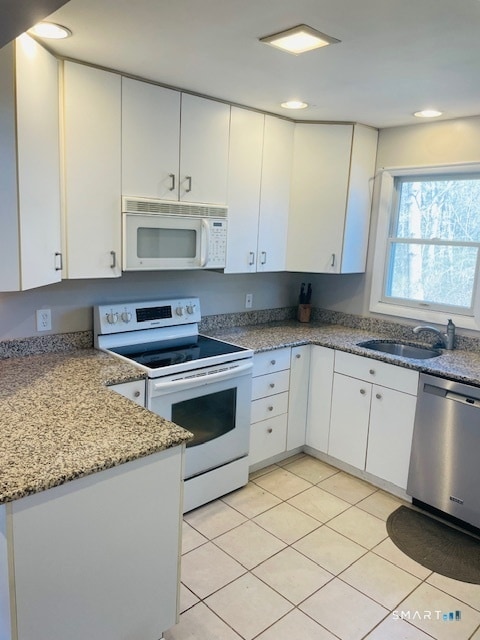 34 Rossi Ave in Stonington, CT - Building Photo - Building Photo