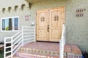 5232 W 20th St, Unit Half in Los Angeles, CA - Building Photo