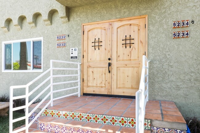 5232 W 20th St, Unit Half, Unit Half