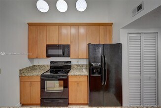 2850 N Oakland Forest Dr in Oakland Park, FL - Building Photo - Building Photo