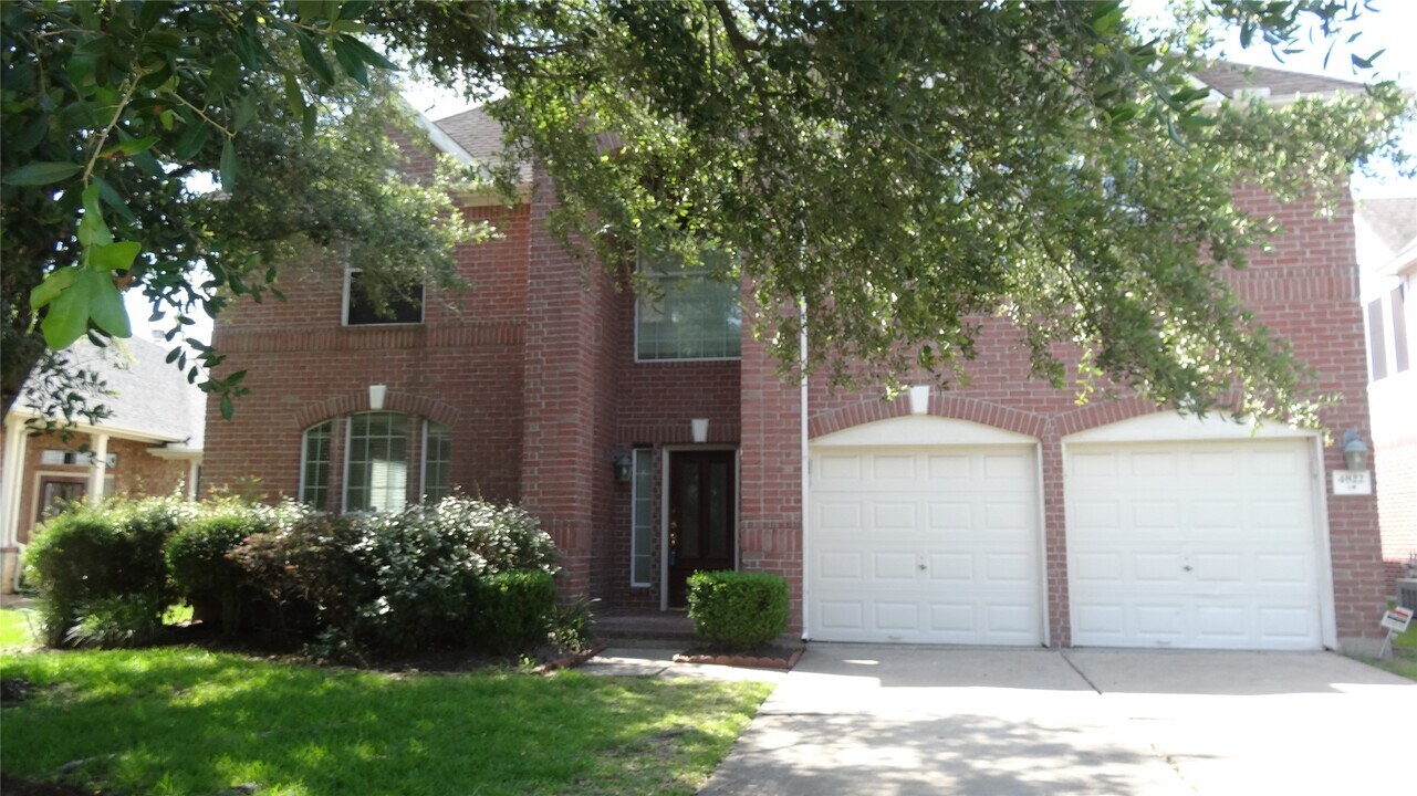 4822 Schiller Park Ln in Sugar Land, TX - Building Photo