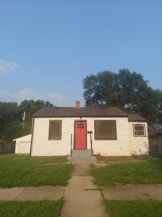 property at 3007 Huffman Blvd