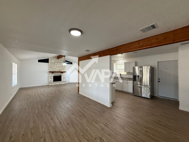 6115 Frio Valley Dr in San Antonio, TX - Foto de edificio - Building Photo