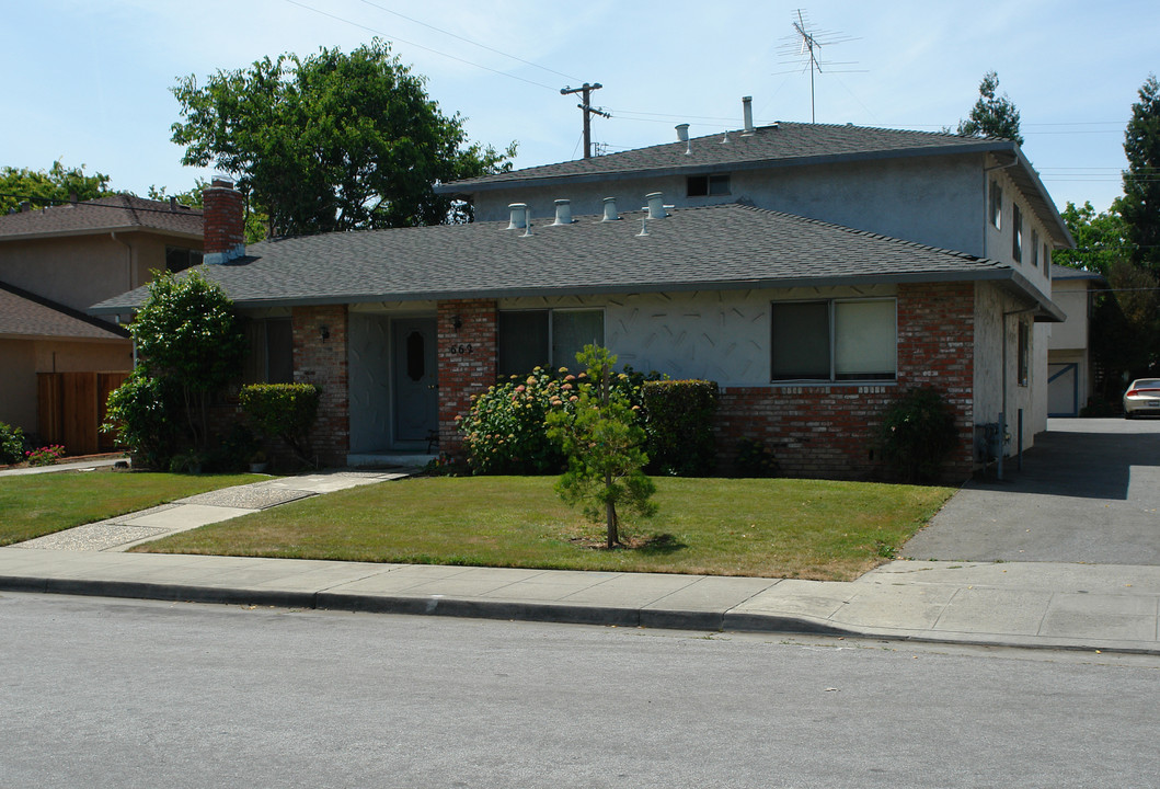 662 E Olive Ave in Sunnyvale, CA - Foto de edificio