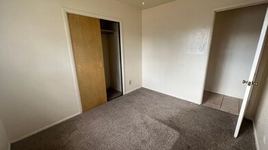 2017 Princess Jeanne Dr in Las Cruces, NM - Foto de edificio - Building Photo