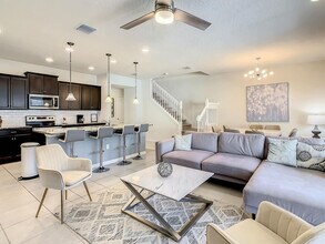 2404 Tangier Dr in Kissimmee, FL - Foto de edificio - Building Photo