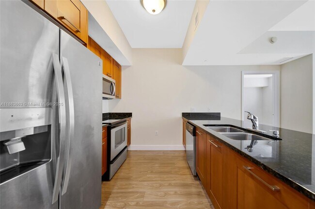 4100 Salzedo St, Unit 710 in Coral Gables, FL - Building Photo - Building Photo