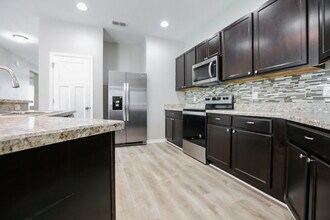 7403 Turtle View Dr in Ruskin, FL - Building Photo - Building Photo