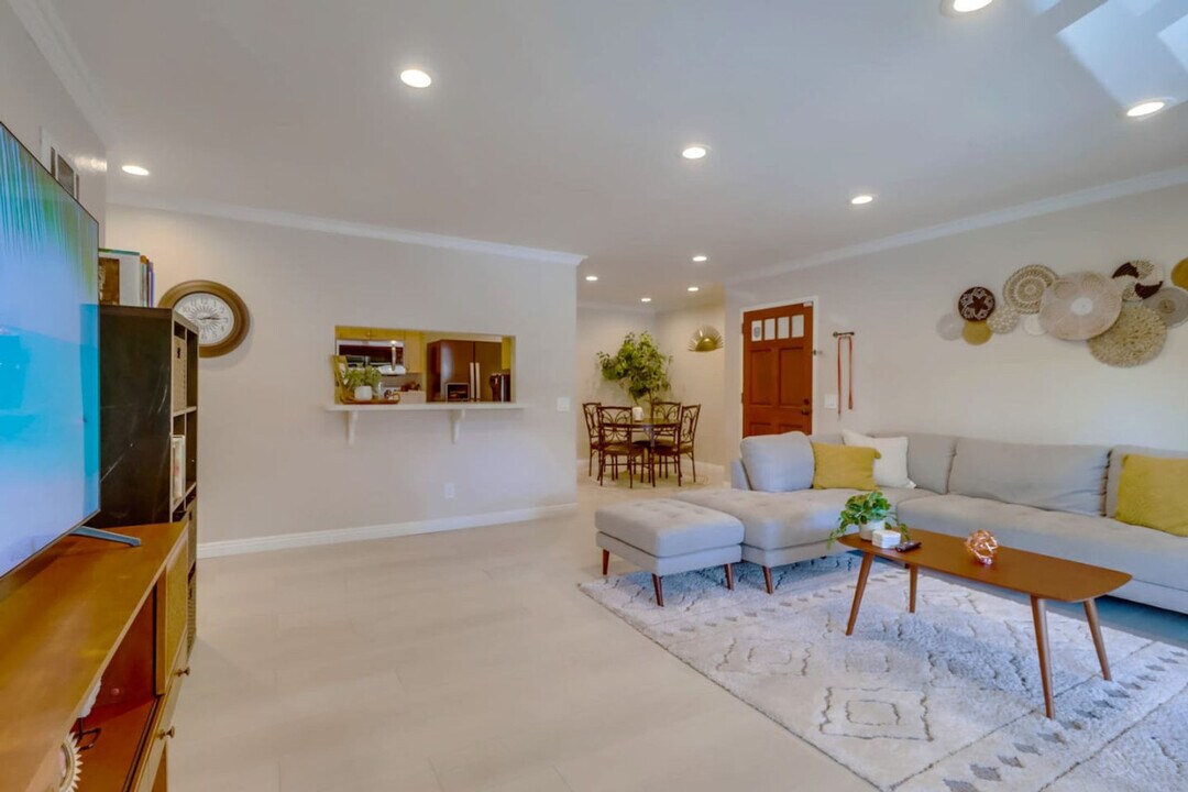 524 Telegraph Canyon Rd in Chula Vista, CA - Building Photo