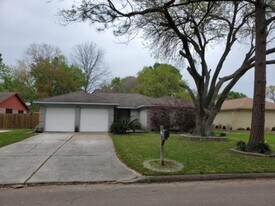 322 Bay Ridge Dr in League City, TX - Building Photo