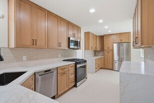 19022 Summerfield Ln in Huntington Beach, CA - Building Photo