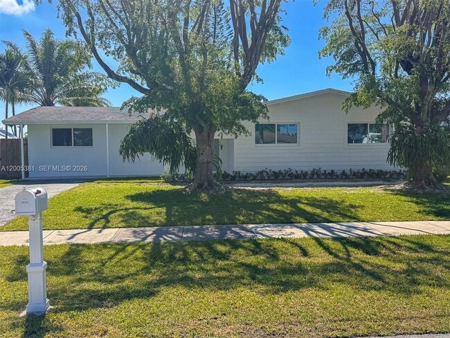19001 Sterling Dr in Cutler Bay, FL - Building Photo - Building Photo