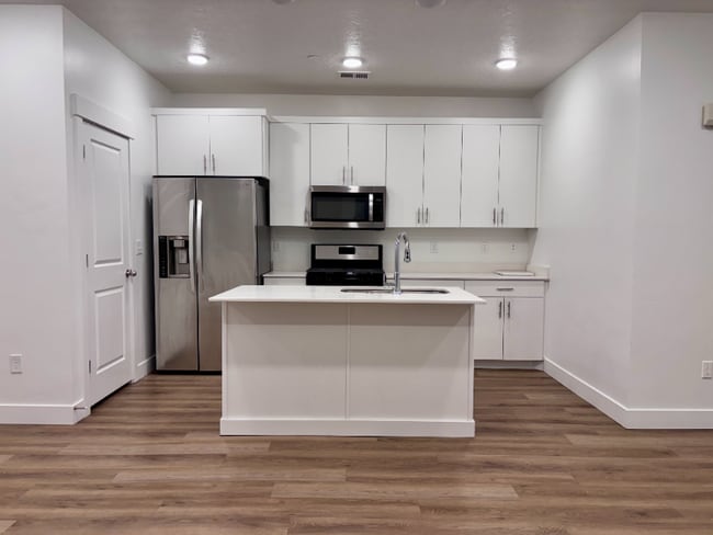 462 W 40 S in Providence, UT - Building Photo - Building Photo