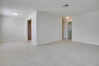 1816 Prairie Rd in Palm Springs, FL - Building Photo - Building Photo