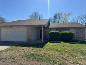 15023 Beavers Run in San Antonio, TX - Building Photo - Building Photo