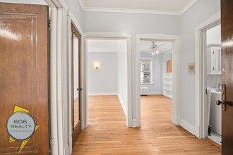 824 W Roscoe St, Unit 2 in Chicago, IL - Building Photo - Building Photo