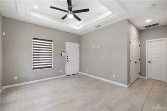 11 N Hester St in Edinburg, TX - Foto de edificio - Building Photo